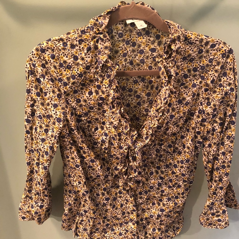 Floral ruffle V-neck.